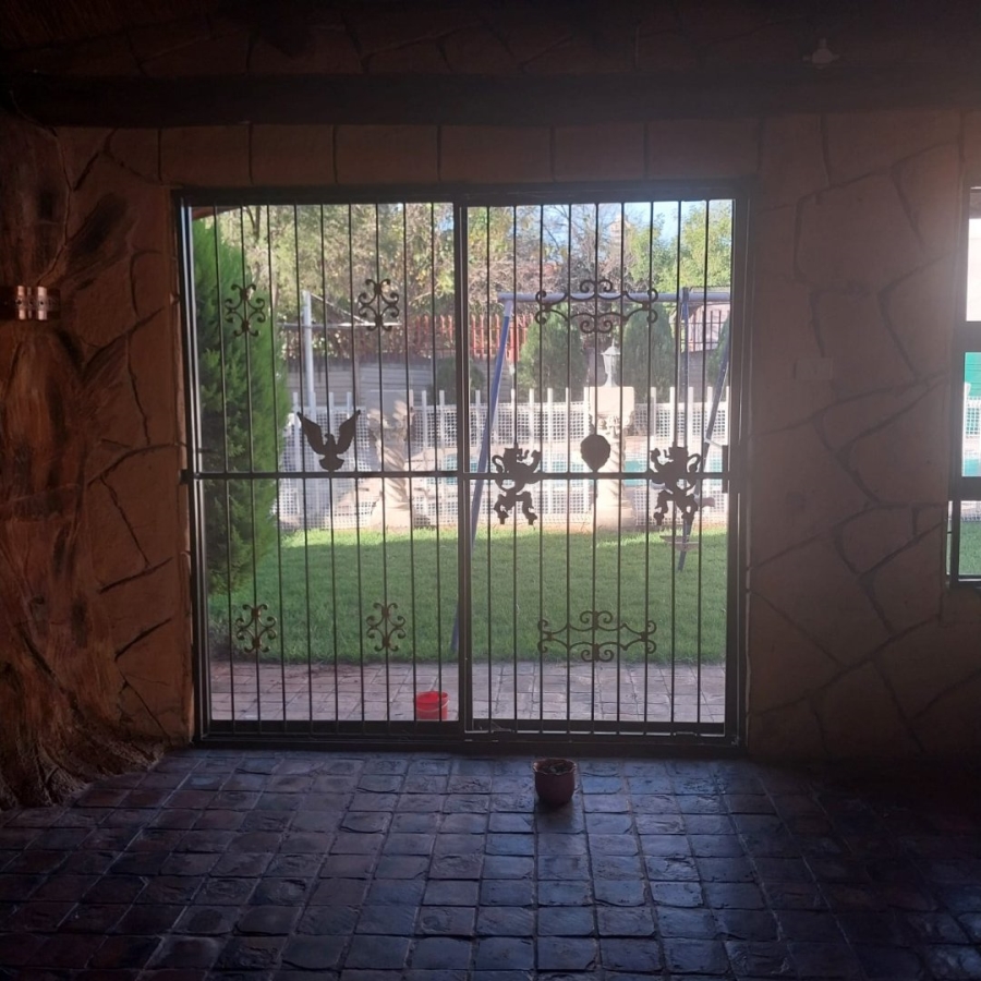 3 Bedroom Property for Sale in Rhodesdene Northern Cape